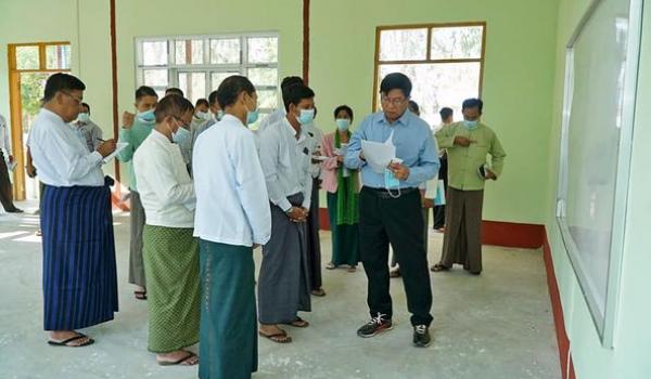 မကွေးတိုင်းဒေသကြီးစီမံအုပ်ချုပ်ရေးကောင်စီဥက္ကဋ္ဌ ချောက်မြို့နယ်နှင့် ရေနံချောင်း မြို့နယ်များအတွင်း ဒေသဖွံ့ဖြိုးရေးလုပ်ငန်းများ ကြည့်ရှုစစ်ဆေး