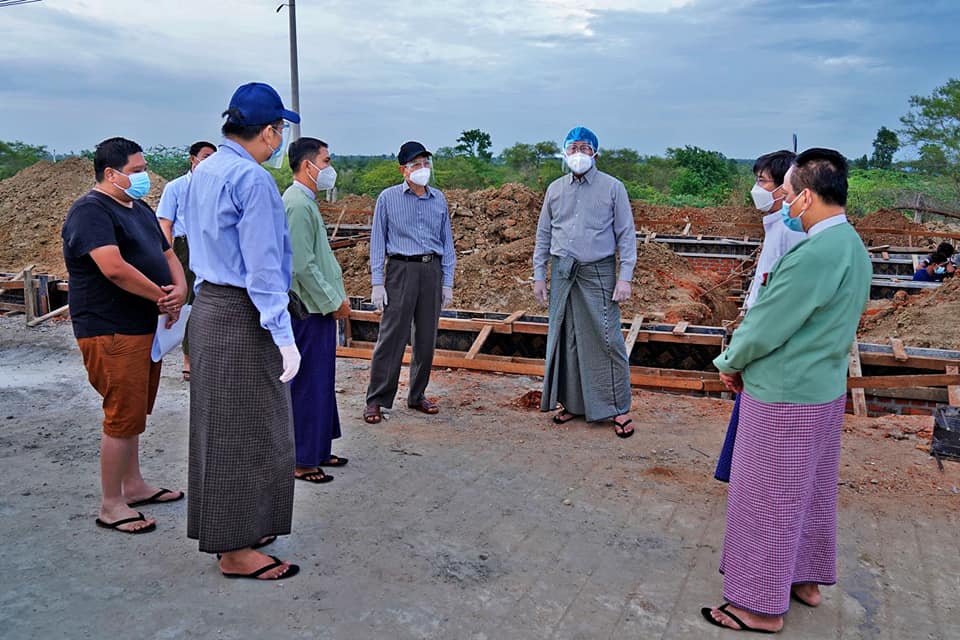 မကွေးတိုင်းဒေသကြီး စီမံအုပ်ချုပ်ရေးကောင်စီ ဥက္ကဌ ပထမအကြိမ် ရောက်ရှိလာသည့် အောက်စီဂျင်အိုးများ စနစ် တကျ ထားရှိဆောင်ရွက်နေမှုနှင့် အောက်စီဂျင်စက်ရုံ တည်ဆောက်နေမှုအား ကြည့်ရှုစစ်ဆေး