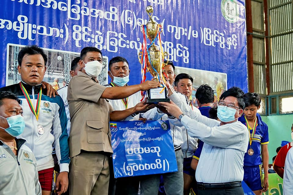 မကွေးတိုင်းဒေသကြီးအစိုးရအဖွဲ့ ဝန်ကြီးချုပ်၊ တိုင်းဒေသကြီးဝန်ကြီးချုပ်ဖလား (၂၅)မြို့နယ် အသက်(၂၀)နှစ်အောက် အခြေခံအထိ(၆)ချက်(ကျား/မ) ခြင်းလုံးပြိုင်ပွဲ နှင့်(၄)ပေါက်တန်း အမျိုးသားခြင်းလုံးခတ်ပြိုင်ပွဲ ဆုပေးပွဲ အခမ်းအနား တက်ရောက်ဆုချီးမြှင့်