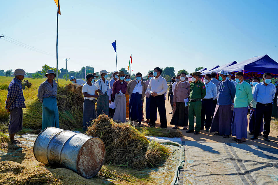 မကွေးတိုင်းဒေသကြီးအစိုးရအဖွဲ့ ဝန်ကြီးချုပ် မကွေးမြို့နယ် ပုတီးကုန်းကျေးရွာ မိုးစပါ(ဧရာမင်း)ဧက(၁၀၀) အထူးဇုန်စံပြစိုက်ခင်း စံကွက်ရိတ်သိမ်းပွဲနှင့် မျိုးစေ့ပေးအပ်ခြင်း အခမ်းအနား တက်ရောက်၊ သဖန်းဆိပ်လျှပ်စစ်မြစ်ရေတင်လုပ်ငန်း ကြည့်ရှုစစ်ဆေး