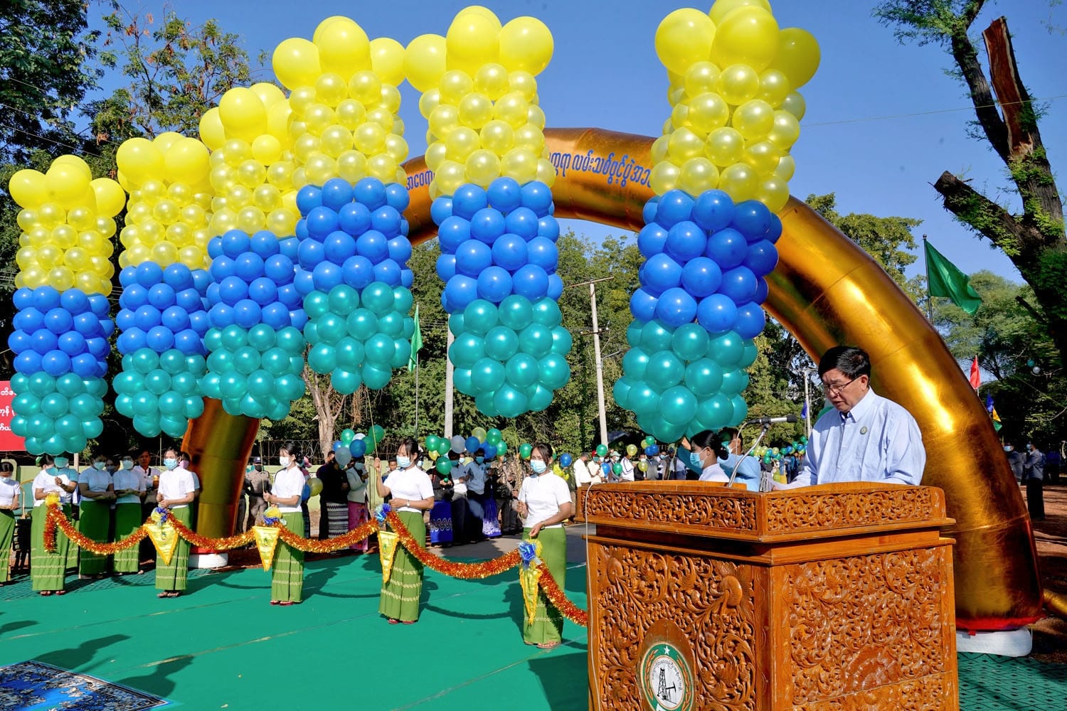 မကွေးတိုင်းဒေသကြီးဝန်ကြီးချုပ် ဦးတင့်လွင် မကွေးမြို့ မြို့တွင်းလမ်း(၃)လမ်းဖြစ်သည့်  (အဝေရာ၊ သုခိတာ၊ ကမ်းနား)လမ်း နိုင်လွန်ကတ္တရာလမ်းဖွင့်ပွဲ တက်ရောက်