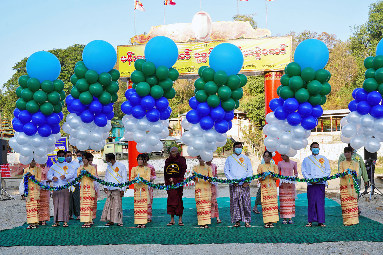 မကွေးတိုင်းဒေသကြီး ဝန်ကြီးချုပ် မန်းရွှေစက်တော်ဘုရား ပါဒစေတီတော်ဖွင့်ပွဲ၊ ဓါတ်လှေကားတာဝါဖွင့်ပွဲနှင့် ရွှေစက်တော်မန်းချောင်း အပန်းဖြေဆင်စခန်း(၃)နှစ်ပြည့် အထိမ်းအမှတ် အခမ်းအနားသို့ တက်ရောက်