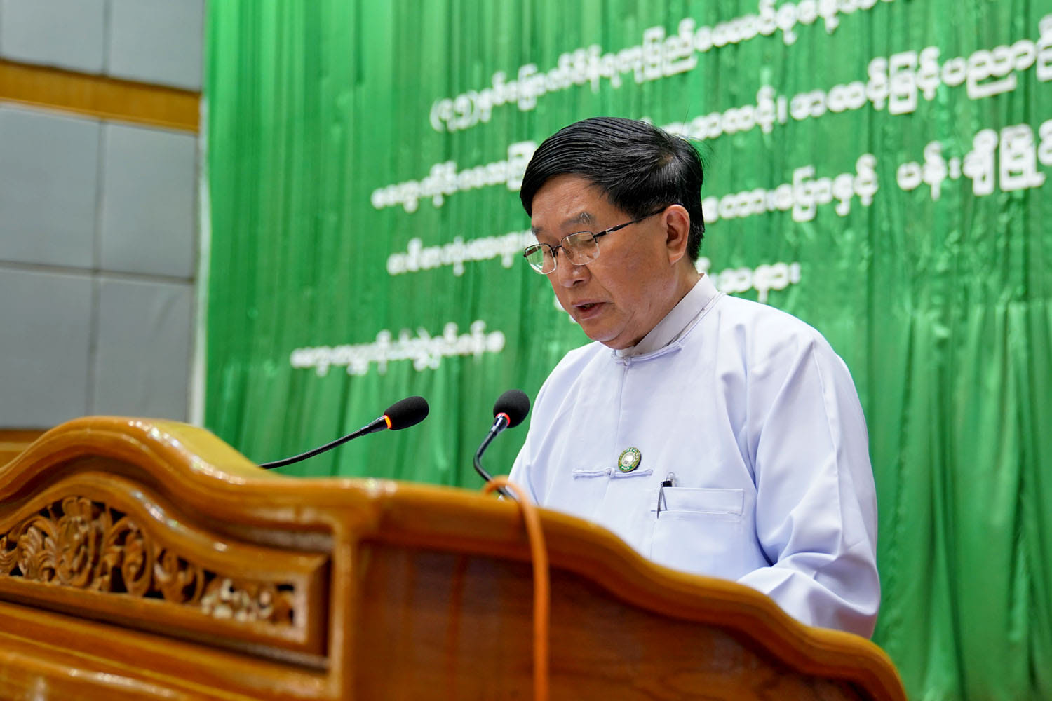 မကွေးတိုင်းဒေသကြီး ဝန်ကြီးချုပ် (၇၅) နှစ်မြောက် စိန်ရတုပြည်ထောင်စုနေ့ အထိမ်းအမှတ် တိုင်းဒေသကြီး တက္ကသိုလ်များအဆင့် စာစီစာကုံး၊ ကဗျာ၊ ဆောင်းပါး၊ ကျပန်းစကားပြောနှင့် ပန်းချီပြိုင်ပွဲများ ဆုပေးပွဲအခမ်းအနား တတ်ရောက်