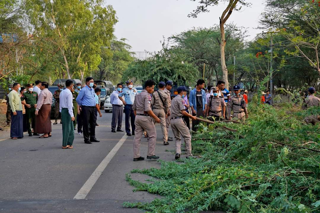 မကွေးတိုင်းဒေသကြီးအစိုးရအဖွဲ့ ဝန်ကြီးချုပ် ဦးတင့်လွင် မကွေးမြို့ သန့်ရှင်းသာယာလှပရေး စုပေါင်းသန့်ရှင်းရေး လုပ်ဆောင်နေမှုအား လာရောက်ကြည့်ရှုအားပေး