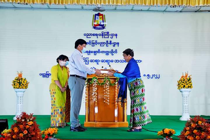 မကွေးတိုင်းဒေသကြီး ၀န်ကြီးချုပ် ဦးတင့်လွင် ပညာရေး၀န်ကြီးဌာန အဆင့်မြင့်ပညာဦးစီးဌာန ရေနံချောင်းတက္ကသိုလ် နည်းပြ သရုပ်ပြ ဆရာ/ဆရာမအသစ်များအား ကြိုဆိုပွဲ အခမ်းအနား