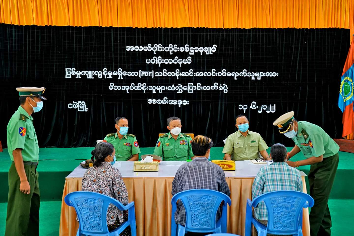 အလယ်ပိုင်းတိုင်းစစ်ဌာနချုပ် ပဒါန်းတပ်နယ် ၊ ပြစ်မှုကျူးလွန်မှုမရှိသော  (PDF)သင်တန်းဆင်း အလင်းဝင်ရောက်လာသူများအား မိဘအုပ်ထိန်းသူများထံ  လွှဲပြောင်းလက်ခံပွဲ အခမ်းအနားကျင်းပ