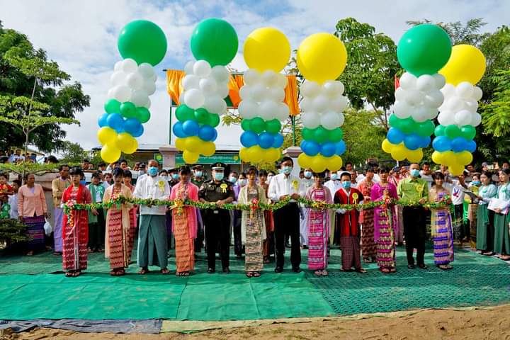 မကွေးတိုင်းဒေသကြီးဝန်ကြီးချုပ် ဦးတင့်လွင် မကွေးမြို့နယ် ညောင်ပင်ကြီးကျေးရွာ အခြေခံပညာအထက်တန်းကျောင်း ကျောင်းအဆင့်တိုးမြှင့်ဖွင့်လှစ်ခြင်း အခမ်းအနားသို့ တက်ရောက်