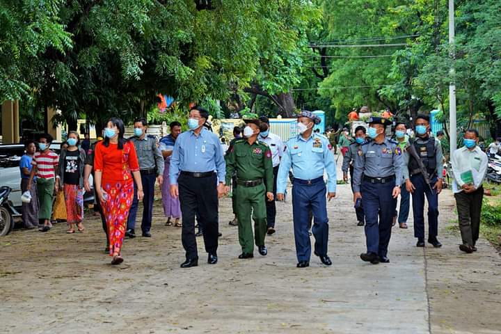 မကွေးတိုင်းဒေသကြီး ဝန်ကြီးချုပ် ဦးတင့်လွင် ဌာနဆိုင်ရာများစုပေါင်း၍ မကွေးမြို့ တိုင်းဒေသကြီးပြည်သူ့ဆေးရုံကြီး သန့်ရှင်းသပ်ရပ်မှုရှိစေရေး စုပေါင်းသန့်ရှင်းရေးပြုလုပ်နေမှုအား ကြည့်ရှုအားပေး