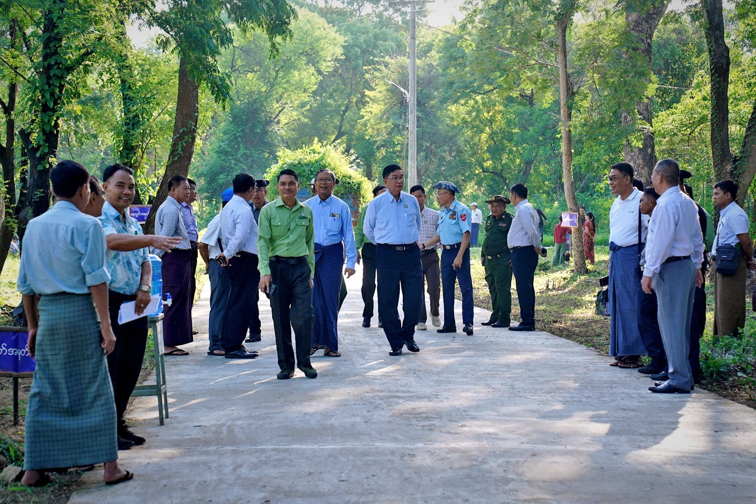 မကွေးတိုင်းဒေသကြီးအစိုးရအဖွဲ့ ဝန်ကြီးချုပ် ဦးတင့်လွင် မကွေးတက္ကသိုလ်တွင် သန့်ရှင်းသာယာ လှပစေရေး ဌာနဆိုင်ရာများ စုပေါင်းသန့်ရှင်းရေးဆောင်ရွက်နေမှုအား ကြည့်ရှုအားပေး