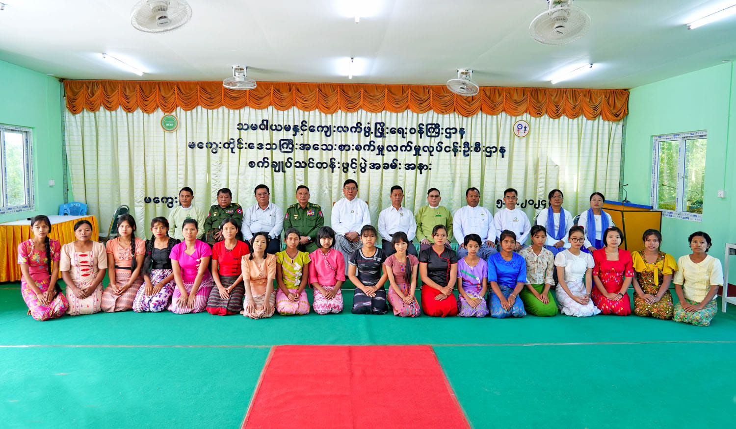 မကွေးတိုင်းဒေသကြီး ဝန်ကြီးချုပ် ဦးတင့်လွင် စက်ချုပ်သင်တန်းဖွင့်ပွဲ အခမ်းအနား တက်ရောက်