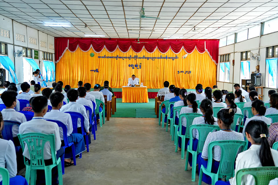 မကွေးတိုင်းဒေသကြီး ဝန်ကြီးချုပ် ဦးတင့်လွင် သမဝါယမစာရင်းရေး၊စာရင်းကိုင် သက်မွေးပညာ သင်တန်းကျောင်း(မကွေး) တွင် ဆောက်လုပ်လျက်ရှိသည့် တည်ဆောက်ရေးလုပ်ငန်းများအား ကြည့်ရှုစစ်ဆေးပြီး၊ သင်တန်းသား၊ သင်တန်းသူများအားတွေ့ဆုံ