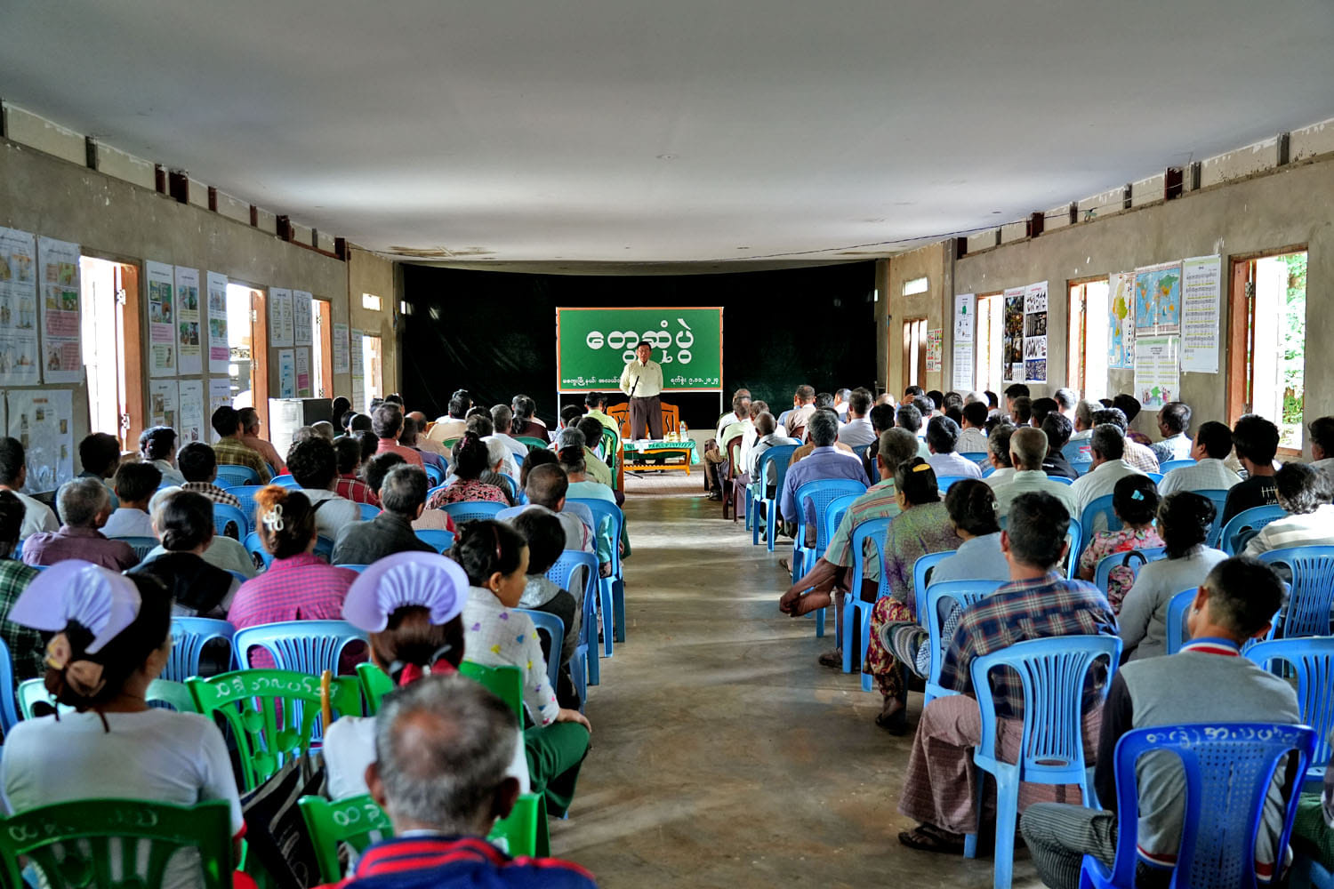 မကွေးတိုင်းဒေသကြီးဝန်ကြီးချုပ် ဦးတင့်လွင် ဆင်ပေါင်ဝဲမြို့နယ် ညံတောအင်းဆိုလာလျှပ်စစ် မြစ်ရေ တင်စီမံကိန်း ရေသောက်ဧရိယာအတွင်း ရေတင်စနစ်ဖြင့် ရေပေးဝေဆောင်ရွက်မှု ကြည့်ရှု စစ်ဆေးကာ၊ ဒေသခံတောင်သူများနှင့် တွေ့ဆုံ၊ မကွေးမြို့နယ် ကျေးရွာအုပ်စု(၆)အုပ်စုမှ ဒေသခံ တောင်သူများနှင့် တွေ့ဆုံ