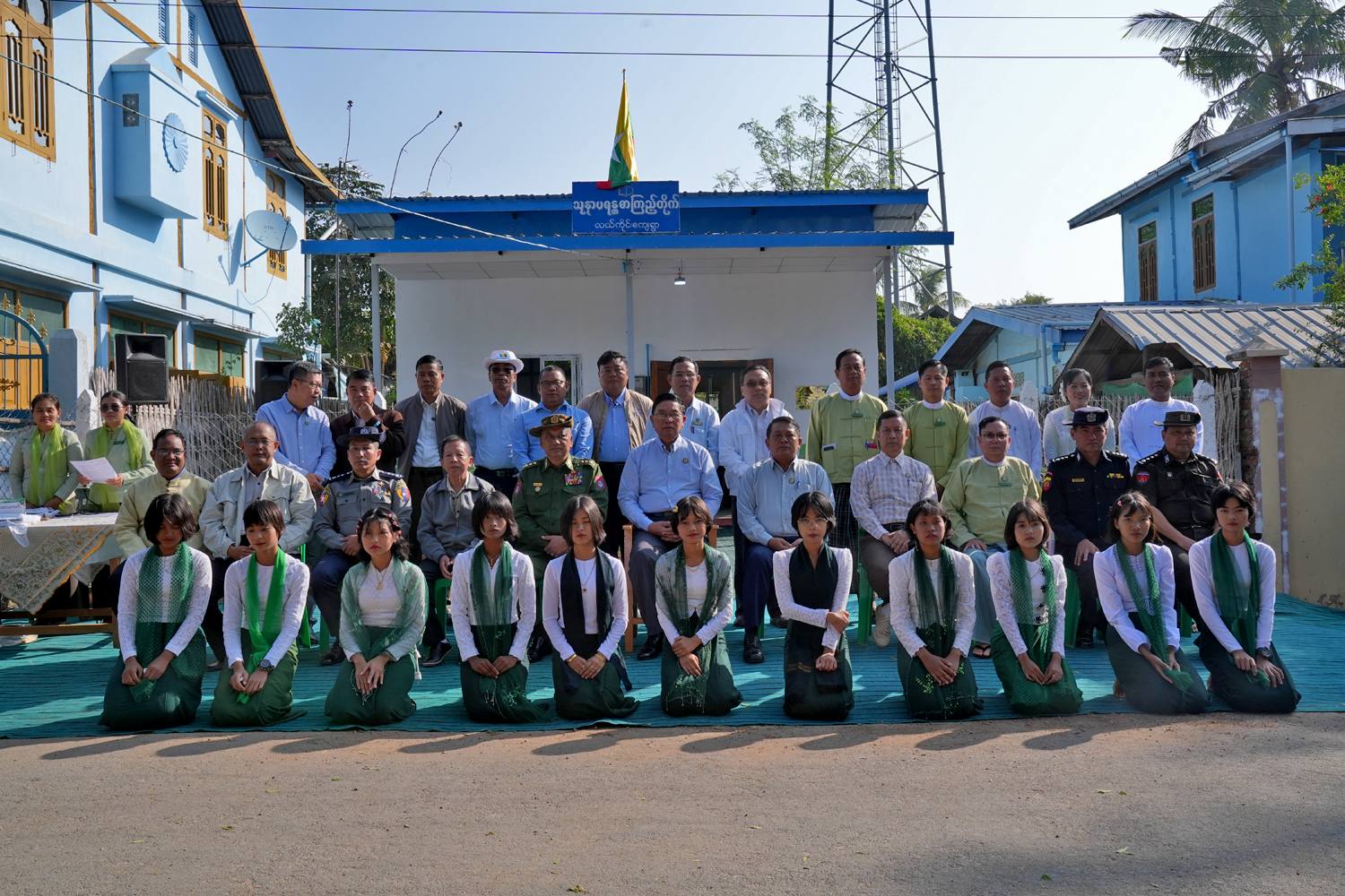 မကွေးတိုင်းဒေသကြီးဝန်ကြီးချုပ် ဦးတင့်လွင် ပွင့်ဖြူမြို့နယ် လယ်ကိုင်းကျေးရွာနှင့် ကျောင်းတော်ရာကျေးရွာ ကျေးရွာစာကြည့်တိုက် အဆောက်အဦသစ်ဖွင့်ပွဲ အခမ်းအနားများ တက်ရောက်ဖွင့်လှစ်