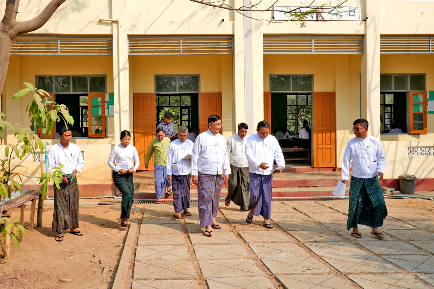 မကွေးတိုင်းဒေသကြီးဝန်ကြီးချုပ် ဦးတင့်လွင် ၂၀၂၄-၂၀၂၅ ပညာသင်နှစ် အခြေခံပညာမူလတန်း အဆင့် (Grade-5)၊အခြေခံပညာအလယ်တန်းအဆင့် (Grade-9) ပြီးမြောက်မှုစာမေးပွဲ ဖြေဆိုမှု ကြည့်ရှုအားပေး