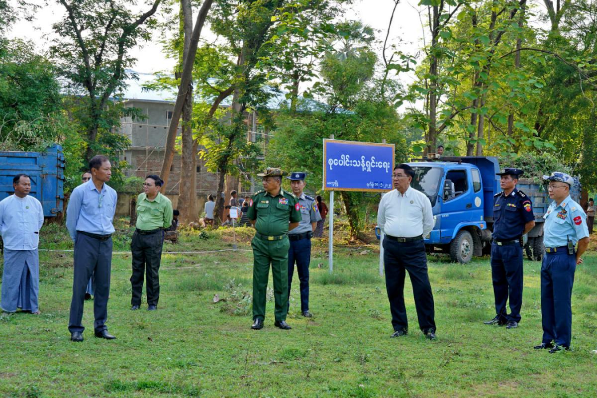 မကွေးတိုင်းဒေသကြီးအစိုးရအဖွဲ့ ဝန်ကြီးချုပ် ဦးတင့်လွင် မကွေးမြို့ အမှတ်(၁)အထက ကျောင်းဝန်းအတွင်း သန့်ရှင်းသာယာလှပမှုရှိစေရေး ဌာနဆိုင်ရာများ စုပေါင်းသန့်ရှင်းရေး ဆောင်ရွက်နေမှုအား ကြည့်ရှုအားပေး
