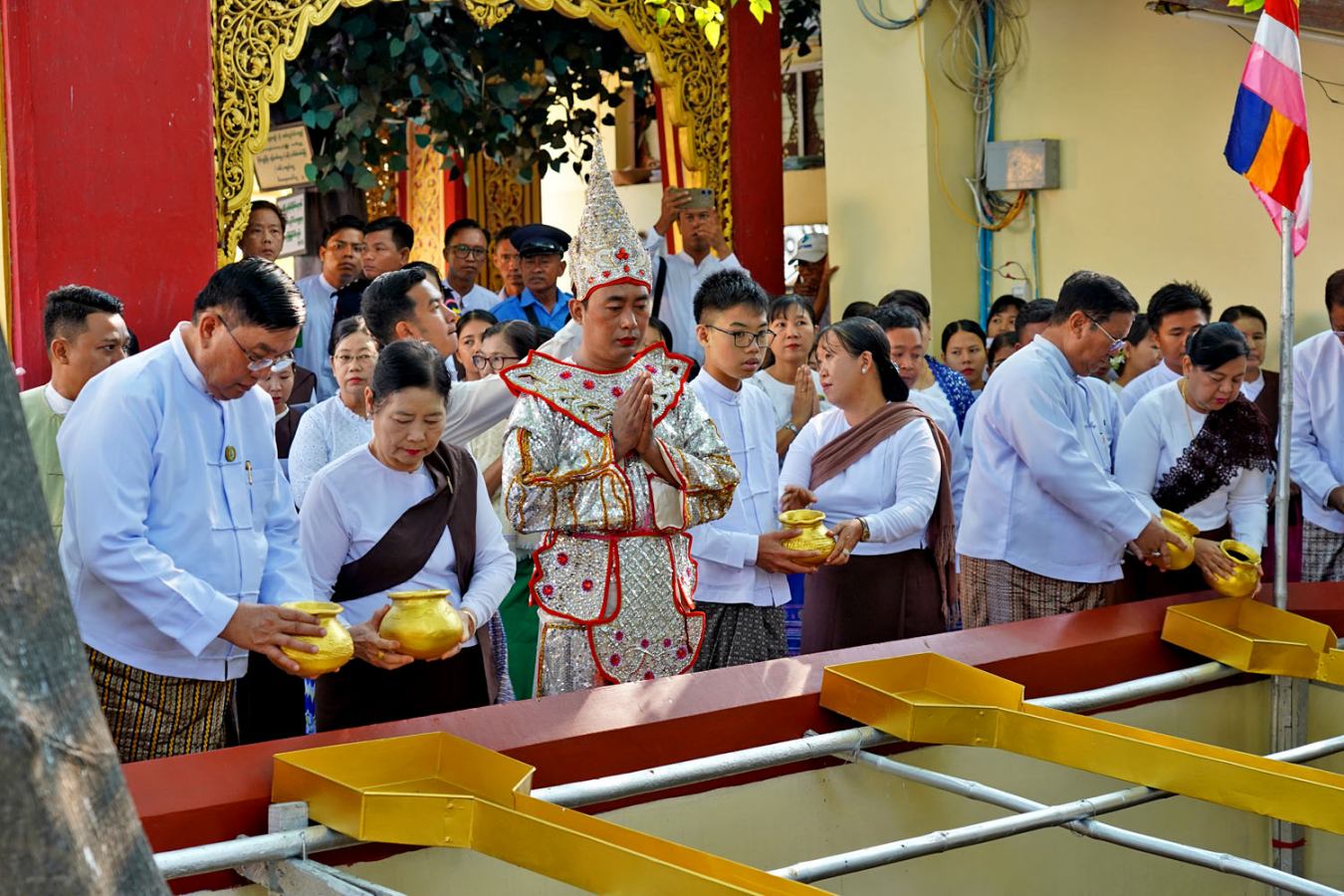 မကွေးတိုင်းဒေသကြီး အစိုးရအဖွဲ့မှကြီးမှူး၍ မကွေးမြို့ မြသလွန် စေတီတော်တွင် ကဆုန်လပြည့်နေ့ ဆွမ်းဆန်စိမ်းလောင်းလှူပွဲနှင့် ညောင်ရေသွန်းပွဲ ကျင်းပ
