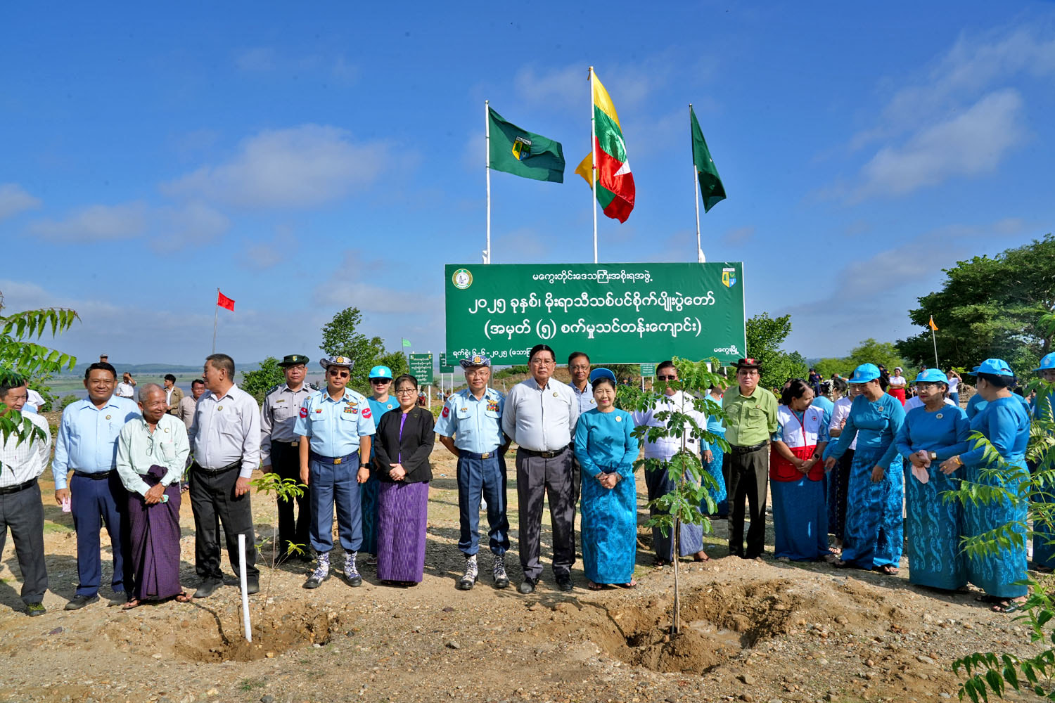 မကွေးတိုင်းဒေသကြီးဝန်ကြီးချုပ် ဦးတင့်လွင် ၂၀၂၅ ခုနှစ် မိုးရာသီ သစ်ပင်စိုက်ပျိုးပွဲ အခမ်းအနား တက်ရောက်