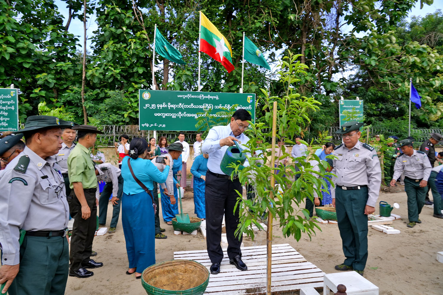 မကွေးတိုင်းဒေသကြီးဝန်ကြီးချုပ် ဦးတင့်လွင် ၂၀၂၅ ခုနှစ် မိုးရာသီ(တတိယအကြိမ်) သစ်ပင်စိုက်ပျိုးပွဲ အခမ်းအနား တက်ရောက်