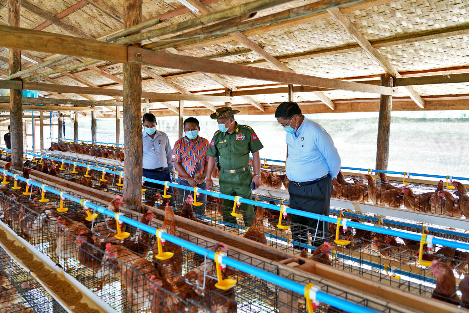 မကွေးတိုင်းဒေသကြီးဝန်ကြီးချုပ် ဦးတင့်လွင် မကွေးမြို့နယ် ရှားပင်လှကျေးရွာအနီးတွင် ဆောင်ရွက်လျက်ရှိသည့် ဥစားကြက်မွေးမြူရေးဇုန်နှင့် စနစ်ကျလယ်ယာမြေ ဖော်ထုတ်ခြင်းလုပ်ငန်း ကြည့်ရှုစစ်ဆေး