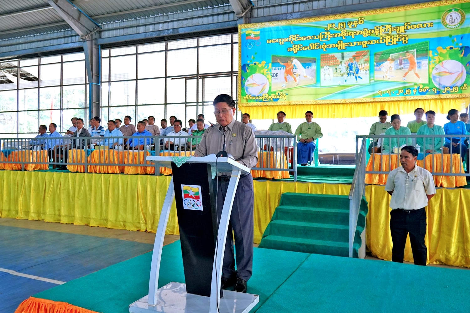 မကွေးတိုင်းဒေသကြီးဝန်ကြီးချုပ် ဦးတင့်လွင် ၂၀၂၅ ခုနှစ်၊ မကွေးတိုင်းဒေသကြီးအစိုးရအဖွဲ့ ဝန်ကြီးချုပ်ဖလား ခရိုင်ပေါင်းစုံ အသက်(၂၅)နှစ်နှင့် အောက် အမျိုးသား ဖူဆယ်ပြိုင်ပွဲ  ဖွင့်ပွဲအခမ်းအနား တက်ရောက်