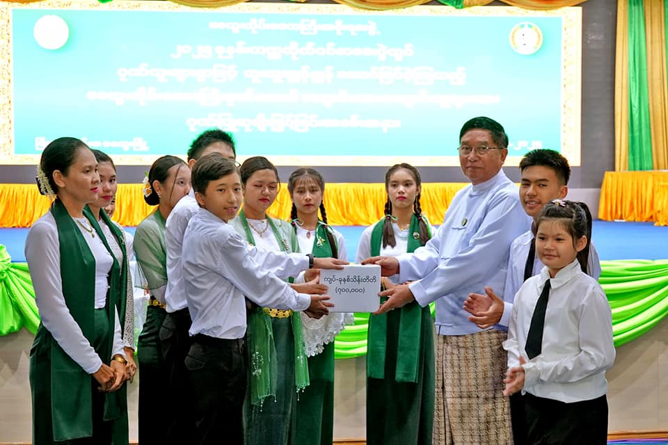 မကွေးတိုင်းဒေသကြီးဝန်ကြီးချုပ် ဦးတင့်လွင် ၂ဝ၂၅ ခုနှစ် တက္ကသိုလ်ဝင်စာမေးပွဲတွင် ထူးချွန်စွာ အောင်မြင်ခဲ့ကြသော ကျောင်းသား၊ ကျောင်းသူများနှင့် တိုင်းဒေသကြီးအဆင့် အောင်ချက် အကောင်းဆုံးရရှိသည့် မြို့နယ်များ ကျောင်းများအား ဂုဏ်ပြုဆုချီးမြှင့်ခြင်း အခမ်းအနား တက်ရောက်