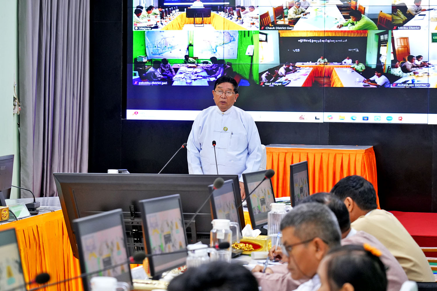 မကွေးတိုင်းဒေသကြီးဝန်ကြီးချုပ် ဦးတင့်လွင် တိုင်းဒေသကြီးအတွင်း စိုက်ပျိုးစွမ်းအားမြှင့်တင်ရေး လုပ်ငန်းညှိနှိုင်း အစည်းအဝေး(၁၂/၂၀၂၅)သို့ တက်ရောက်