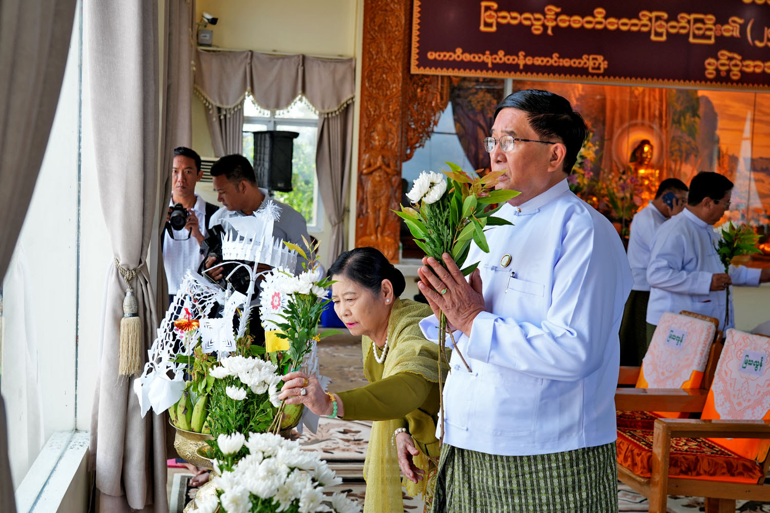 မကွေးတိုင်းဒေသကြီးဝန်ကြီးချုပ် ဦးတင့်လွင် မကွေးမြို့ ရှေးဟောင်းသမိုင်းဝင် မြသလွန်စေတီတော် မြတ်ကြီး၏ (၂၅၈၉)ကြိမ်မြောက် ဗုဒ္ဓပူဇနိယပွဲတော် ဖွင့်ပွဲ အခမ်းအနားသို့ တက်ရောက်