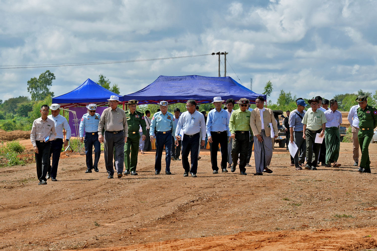 မကွေးတိုင်းဒေသကြီးဝန်ကြီးချုပ် ဦးတင့်လွင် နိုင်ငံတော်လုံခြုံရေးတာဝန်များတွင် စွမ်းစွမ်းတမံ တာဝန်ထမ်းဆောင်ခဲ့သော တပ်မတော်သားများနှင့် မိသားစုဝင်များအတွက် မြေနေရာဖော်ထုတ်ခြင်း လုပ်ငန်းဆောင်ရွက်မှု ကြည့်ရှုစစ်ဆေး
