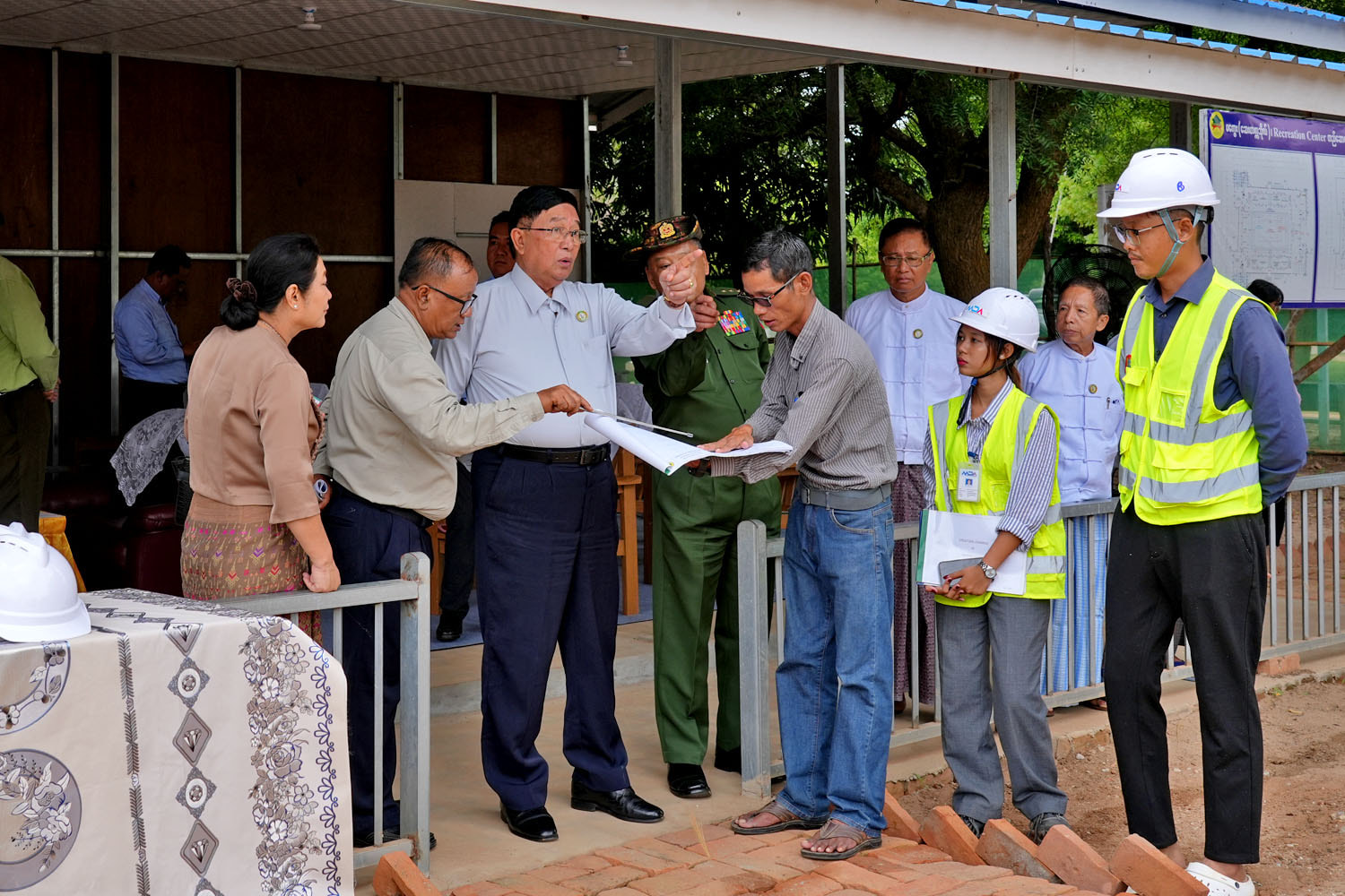 မကွေးတိုင်းဒေသကြီးဝန်ကြီးချုပ် ဦးတင့်လွင် ဆေးတက္ကသိုလ်(မကွေး) အလုပ်သင် ဆရာဝန် အိပ်ဆောင် ( ၅)ထပ် RC တည်ဆောက်ပြီးစီးမှုနှင့် ( Recreation Center )ဆောက်လုပ်နေမှုအား ကြည့်ရှုစစ်ဆေး