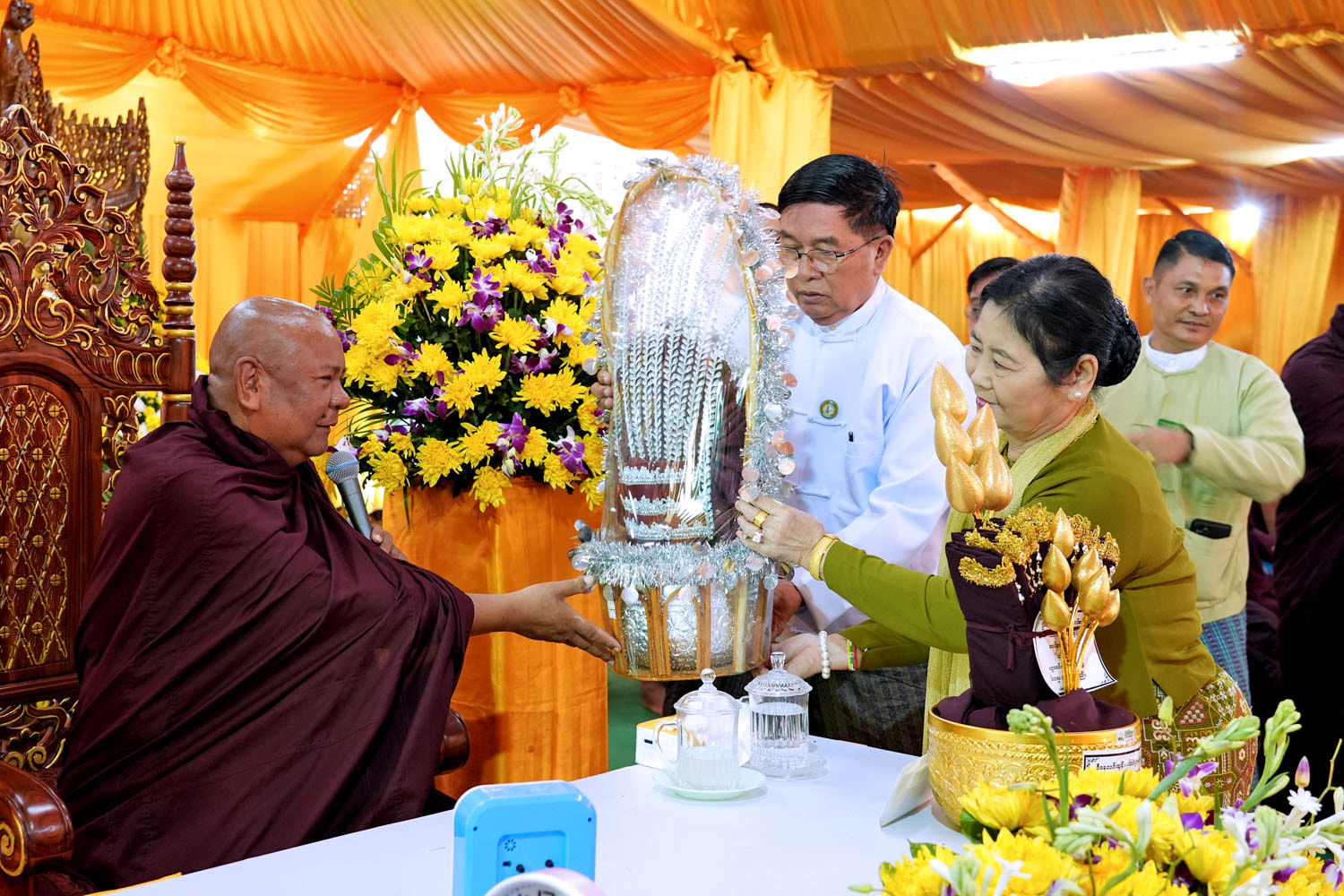 မကွေးတိုင်းဒေသကြီးဝန်ကြီးချုပ် ဦးတင့်လွင် မကွေးခရိုင်၊ မြို့ သစ်မြို့နယ်၊ ဗိဿနိုးရှေးဟောင်းယဉ်ကျေးမှုနယ်မြေ၌ ကျင်းပပြုလုပ်သည့် ဗိဿနိုးသစ္စာပေါင်းကူးတံတားဖွင့်ပွဲ အခမ်းအနားတက်ရောက်