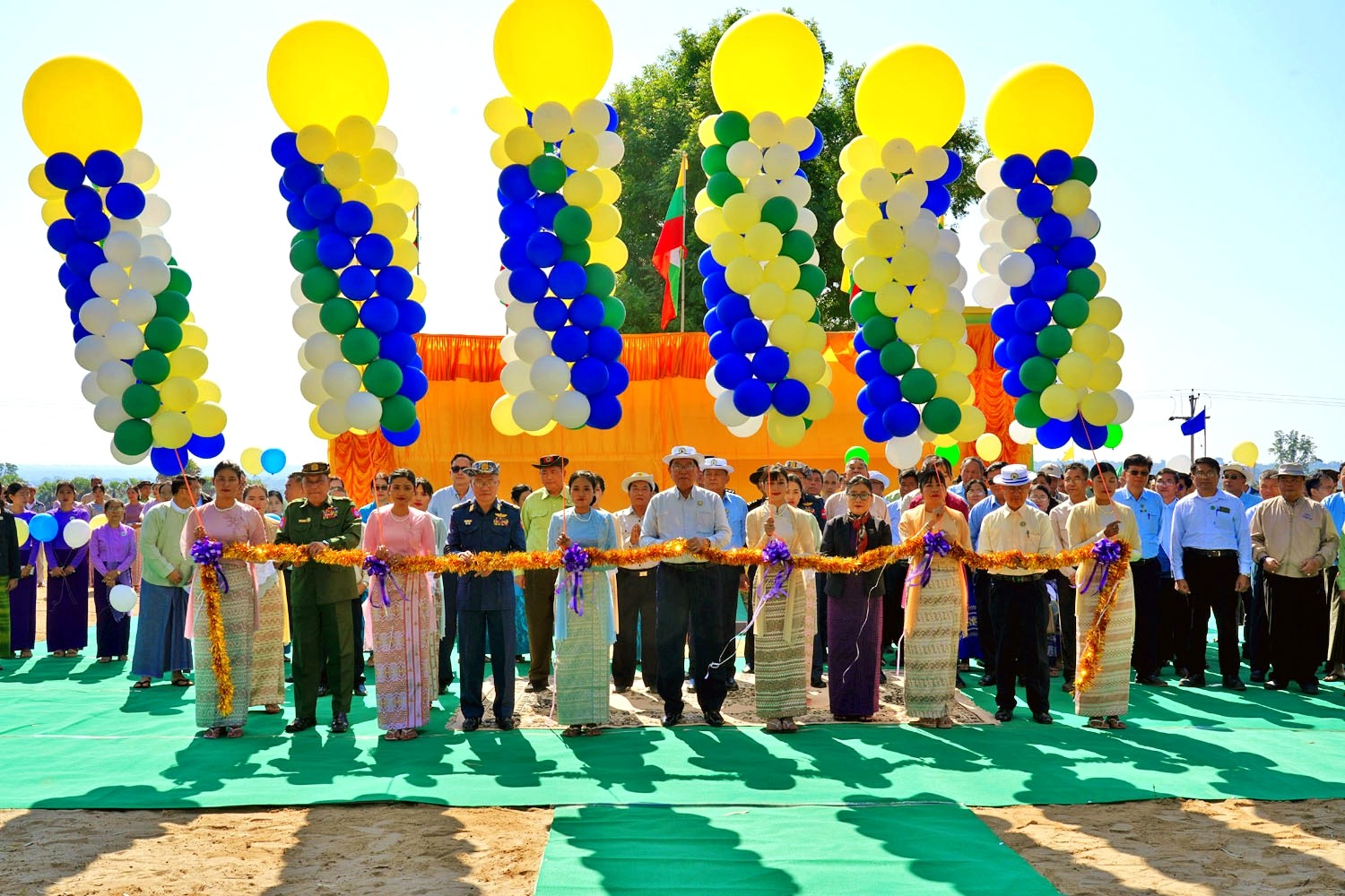 မကွေးတိုင်းဒေသကြီးဝန်ကြီးချုပ် ဦးတင့်လွင် မကွေးမြို့နယ် ရှားပင်လှကျေးရွာ အုပ်စု “ ရွှေတင့်တူး” စိုက်ပျိုးမွေးမြူရေးဇုန် ဖွင့်ပွဲအခမ်းအနားသို့ တက်ရောက်