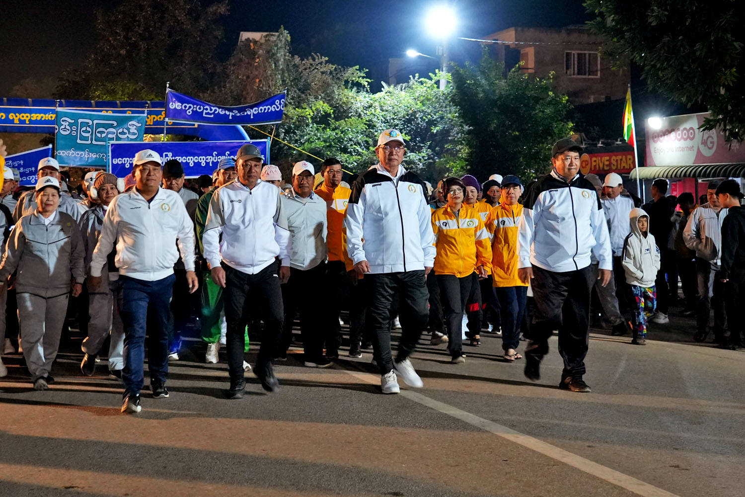 မကွေးတိုင်းဒေသကြီး ဝန်ကြီးချုပ် ဦးတင့်လွင် ဒီဇင်ဘာလူထု အားကစားလ စုပေါင်းလမ်းလျှောက်ပွဲ ပါဝင်ဆင်နွဲ