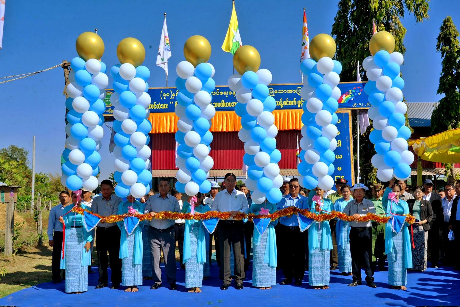 မကွေးတိုင်းဒေသကြီးဝန်ကြီးချုပ် ဦးတင့်လွင် အောင်လံသား စိုက်ပျိုးထုတ်လုပ်ရေး သမဝါယမ အသင်းစု၏ စပါးကြိတ်ခွဲသန့်စင်စက် ဖွင့်ပွဲ အခန်းအနားသို့ တက်ရောက်