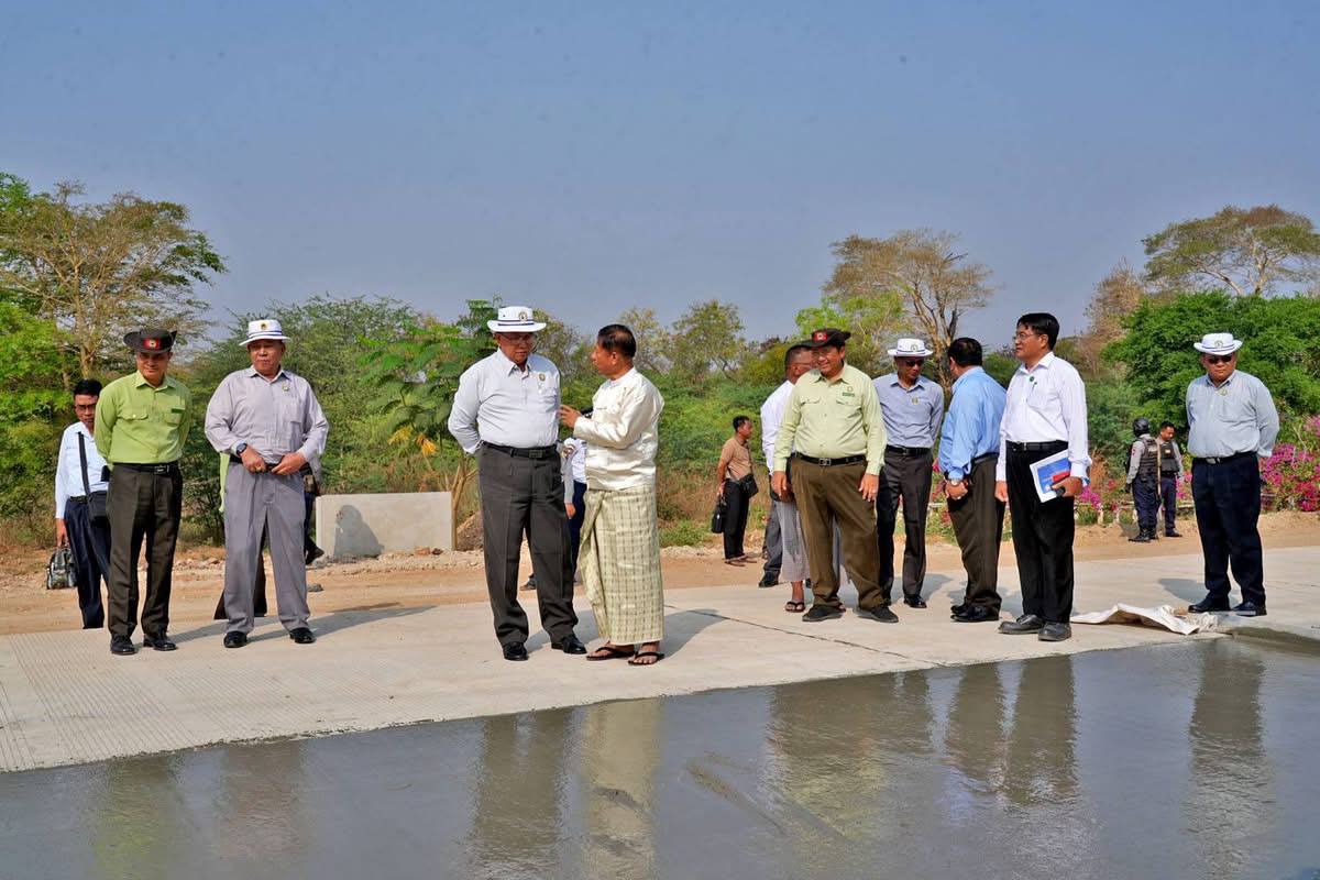 မကွေးတိုင်းဒေသကြီးဝန်ကြီးချုပ် ဦးတင့်လွင်  မကွေးစက်မှုဇုန်စီမံကိန်းလုပ်ငန်း အကောင်အထည် ဖော်ဆောင်ရွက်မှု ကြည့်ရှုစစ်ဆေး