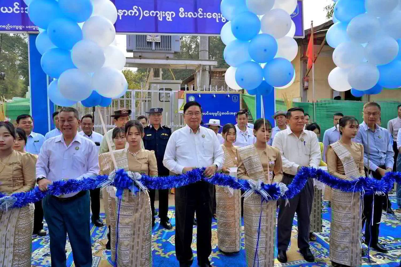 မကွေးတိုင်းဒေသကြီးဝန်ကြီးချုပ် ဦးတင့်လွင် မကွေးမြို့နယ် ယင်းသာစည်(အရှေ့)နှင့်(အနောက်) ကျေးရွာ လျှပ်စစ်မီးလင်းရေးဖွင့်ပွဲ အခမ်းအနားသို့ တက်ရောက်