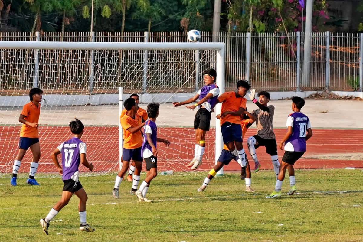 မကွေးတိုင်းဒေသကြီးဝန်ကြီးချုပ် ဦးတင့်လွင် ၂၀၂၆ ခုနှစ် မကွေးတိုင်းဒေသကြီးအစိုးရအဖွဲ့ ဝန်ကြီချုပ်ဖလား ခရိုင်ပေါင်းစုံ အသက်(၁၈)နှစ်နှင့်အောက် အမျိုးသား ဘောလုံးပြိုင်ပွဲ  ဖွင့်ပွဲ အခမ်းအနား တက်ရောက်