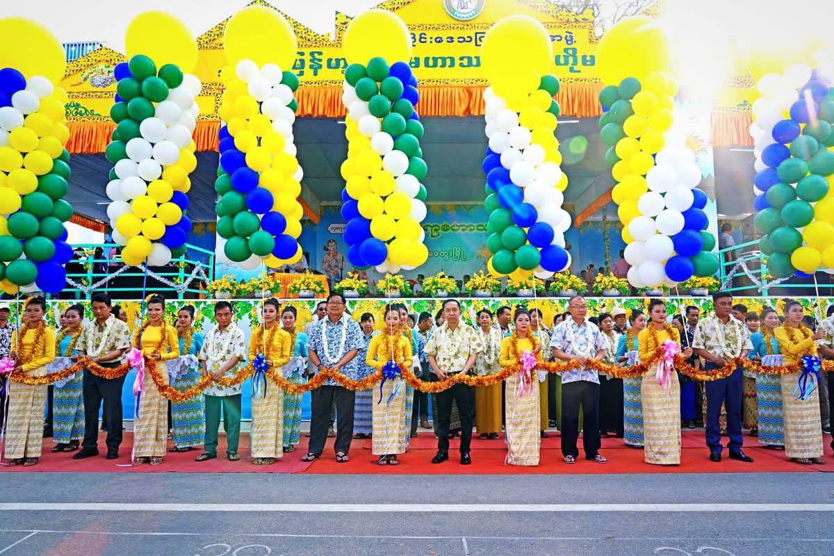 မကွေးတိုင်းဒေသကြီးဝန်ကြီးချုပ် ဦးတင်ကိုကို မကွေးမြို့ မြန်မာ့ရိုးရာ မဟာသင်္ကြန် အကြိုနေ့ ဗဟိုမဏ္ဍပ်နှင့် လမ်းလျှောက်သင်္ကြန် ဖွင့်ပွဲ အခမ်းအနား တက်‌ရောက်