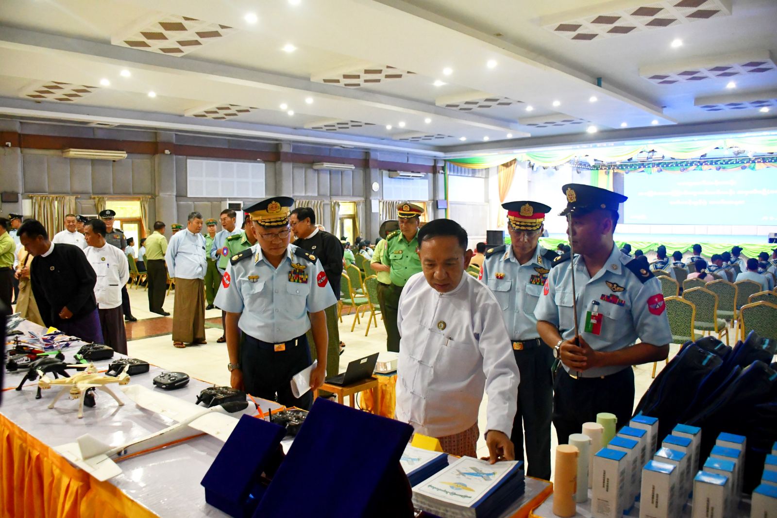 မကွေးတိုင်းဒေသကြီးဝန်ကြီးချုပ်ဦးတင်ကိုကို အခြေခံလေကြောင်းလူငယ် သင်တန်း အမှတ်စဉ်(၁၀) ဖွင့်ပွဲ အခမ်းအနားတက်ရောက်