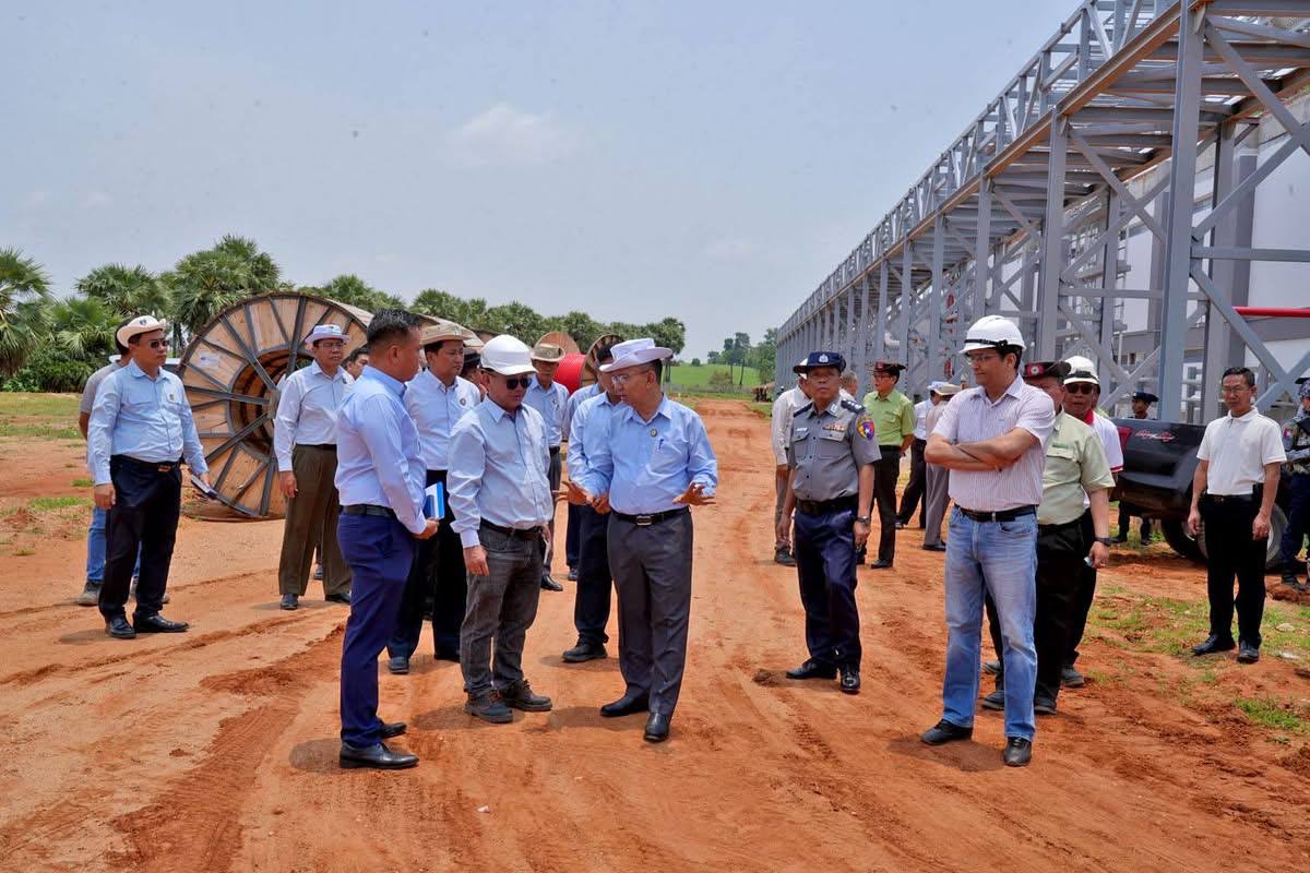 မကွေးတိုင်းဒေသကြီးဝန်ကြီးချုပ် ဦးတင်ကိုကို မကွေးမြို့နယ် သပြေစမ်းကျေးရွာအနီး တည်ဆောက် လျက်ရှိသည့် (၁၀၀) မဂ္ဂါဝပ် Gas Engine + Solar (Hybrid) ဓာတ်အားပေးစက်ရုံ စီမံကိန်းလုပ်ငန်း ကြည့်ရှုစစ်ဆေး