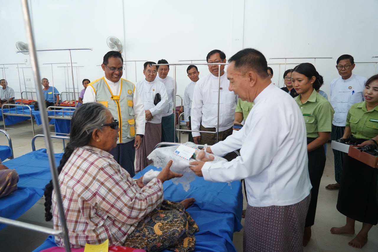မကွေးတိုင်းဒေသကြီးဝန်ကြီးချုပ် ဦးတင်ကိုကို  မကွေးမြို၌ (စတုတ္ထအကြိမ်) သီတဂူမြင့်မိုရ်စံ စက္ခုဒါနဆေးရုံကြီးတွင် အခမဲ့ မျက်စိခွဲစိတ်ကုသမှုခံယူနေသော လူနာများအတွက် မကွေးတိုင်း ဒေသကြီးအစိုးရအဖွဲမှ အလှူငွေပေးအပ်လှူဒါန်းပွဲ အခမ်းအနား တက်ရောက်