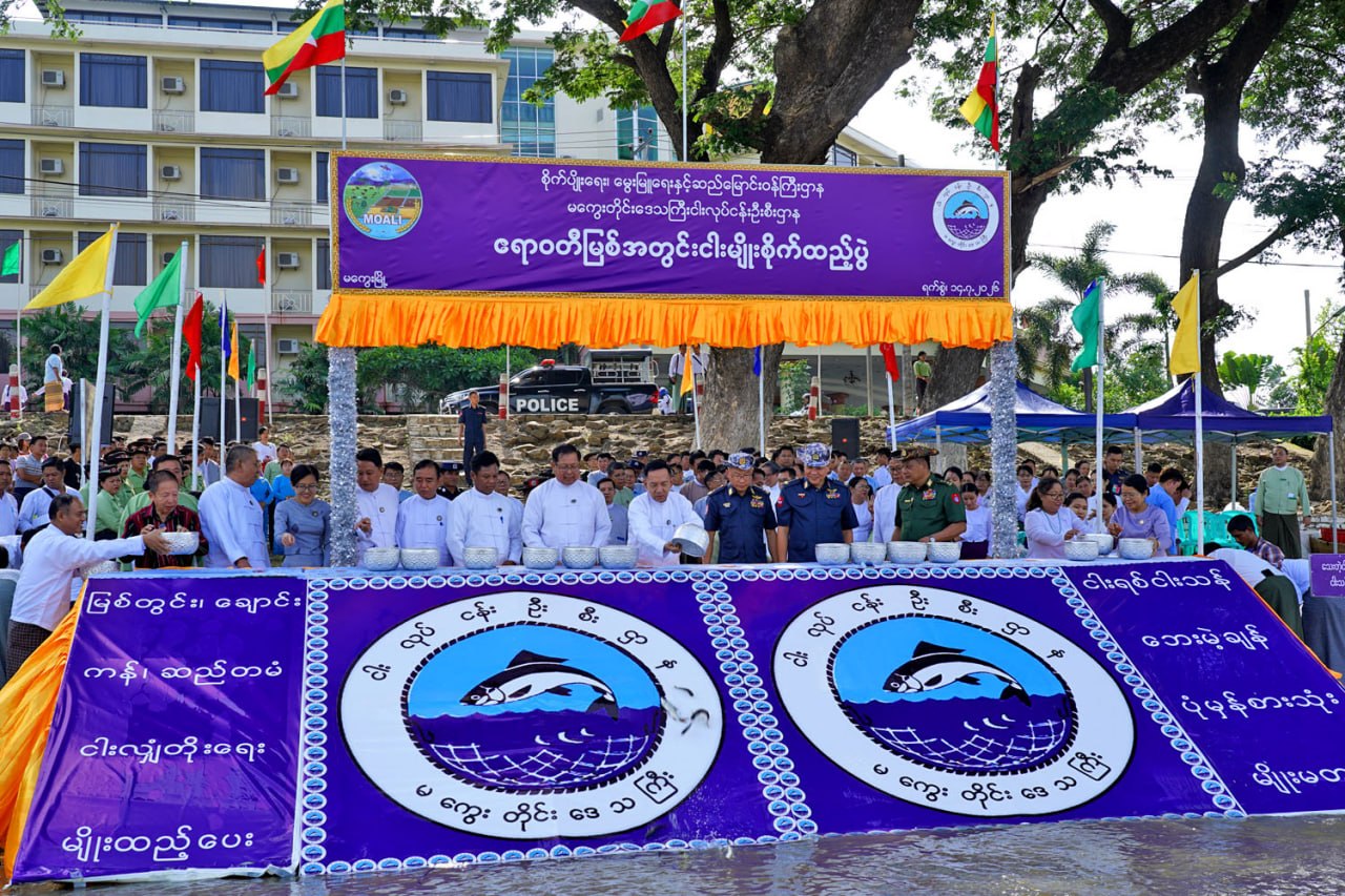 မကွေးတိုင်းဒေသကြီးဝန်ကြီးချုပ် ဦးတင်ကိုကို ဧရာဝတီမြစ်အတွင်း ငါးမျိုးစိုက်ထည့်ပွဲ နှင့်  တိုင်းဒေသကြီးဝန်ကြီးချုပ်ဖလား မြို့နယ်ပေါင်းစုံ အမျိုးသား ပိုက်ကျော်ခြင်းပြိုင်ပွဲ ဗိုလ်လုပွဲနှင့် ဆုချီးမြှင့်ပွဲ အခမ်းအနား တက်ရောက်