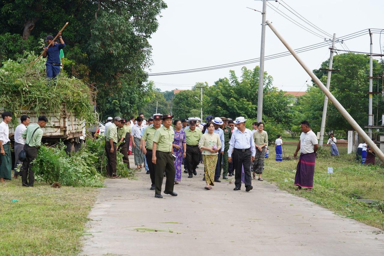 မကွေးတိုင်းဒေသကြီးဝန်ကြီးချုပ် ဦးတင်ကိုကို မကွေးတက္ကသိုလ်တွင် သန့်ရှင်းသာယာ လှပစေရေး ဌာနဆိုင်ရာများ စုပေါင်းသန့်ရှင်းရေးဆောင်ရွက်နေမှုအား ကြည့်ရှုအားပေး