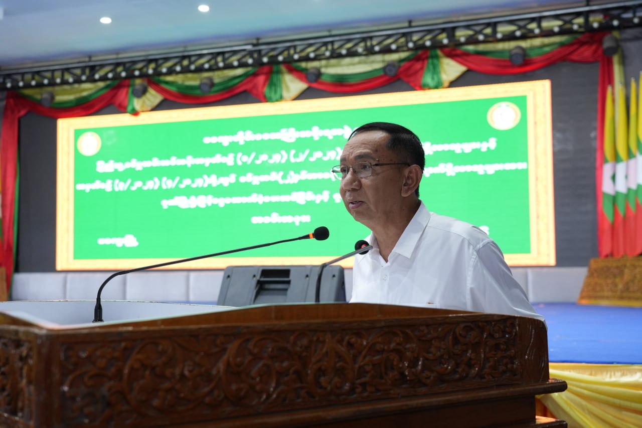မကွေးတိုင်းဒေသကြီးဝန်ကြီးချုပ် ဦးတင်ကိုကို ပြည်သူ့စစ်မှုထမ်းသင်တန်း အမှတ်စဉ်(၁)(၂)တို့မှ ထပ်မံ ရောက်ရှိလာသူများနှင့် အမှတ်စဉ်(၃)(၄)တို့မှ စစ်မှုထမ်းတာဝန် ကျေပွန်စွာထမ်းဆောင်ပြီးမြောက်ပြီး ပြန်လည်ရောက်ရှိလာသူများအား ဂုဏ်ပြုချီးမြှင့်ငွေပေးအပ်ခြင်းနှင့် ဂုဏ်ပြုညစာစားပွဲ အခမ်းအနား တက်ရောက်