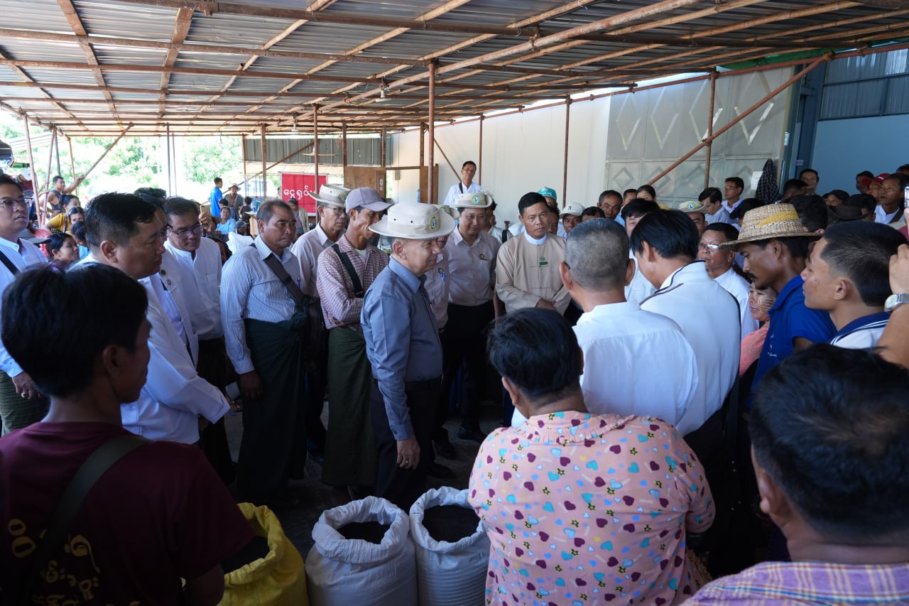 မကွေးတိုင်းဒေသကြီးဝန်ကြီးချုပ် ဦးတင်ကိုကို ၂၀၂၆ ခုနှစ် GAP စနစ်ဖြင့် စိုက်ပျိုးထုတ်လုပ်သော မိုးသီးနှံ စုပေါင်းရောင်းချပွဲ အခမ်းအနား တက်ရောက်