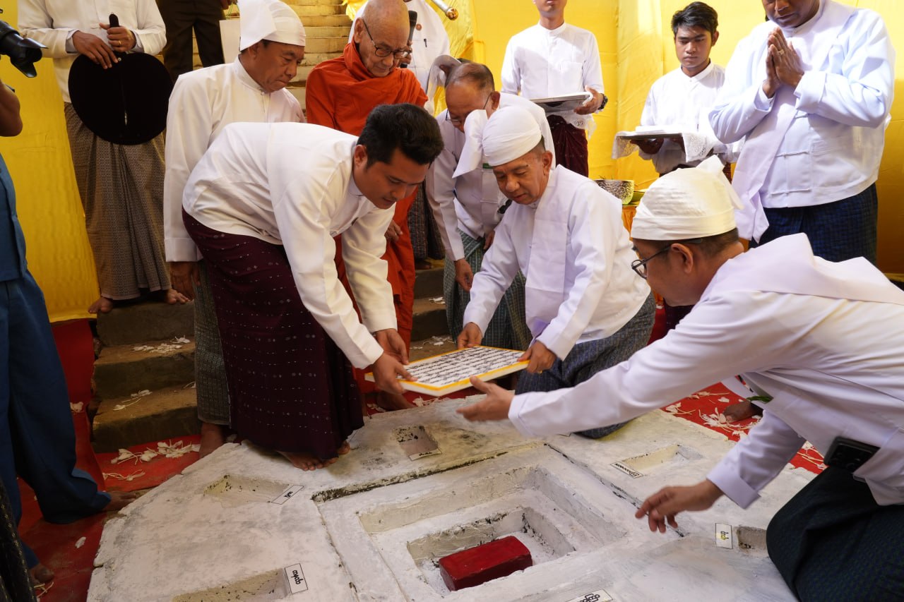 မကွေးတိုင်းဒေသကြီးဝန်ကြီးချုပ် ဦးတင်ကိုကို ချောက်ခရိုင် ချောက်မြို့ ရွှေသူဌေးကုန်းရပ်ရှိ စွယ်တော် မြတ်စေတီတော်(ချောက်) တည်ထားကိုးကွယ်နိုင်ရန် အတွက် ရတနာအုတ်မြစ်တော်စီ မဟာမင်္ဂလာ အခမ်းအနား တက်ရောက်၊ ဆိပ်ဖြူမြို့နယ် ဌာနဆိုင်ရာများ၊ မြို့မိမြို့ဖများ၊ ရပ်ကွက်/ကျေးရွာ အုပ်ချုပ်ရေးမှူးများ၊ ဒေသခံပြည်သူများနှင့် တွေ့ဆုံ