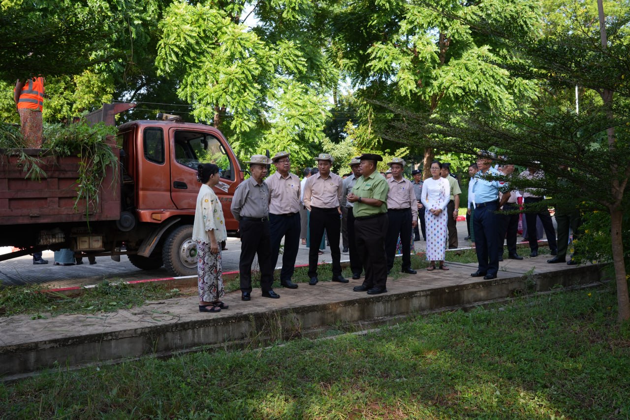 မကွေးတိုင်းဒေသကြီးဝန်ကြီးချုပ် ဦးတင်ကိုကို မကွေးတက္ကသိုလ်တွင် သန့်ရှင်းသာယာ လှပစေရေး ဌာနဆိုင်ရာများ စုပေါင်းသန့်ရှင်းရေးဆောင်ရွက်နေမှုအား ကြည့်ရှုအားပေး